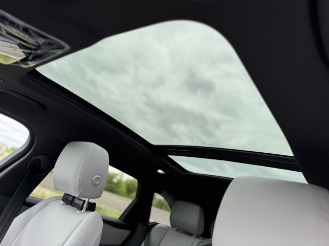 2026 Land Rover Range Rover Velar S photo 14
