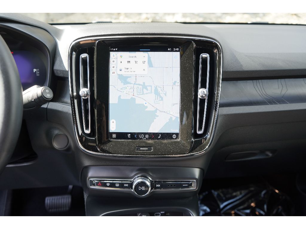 2023 Volvo XC40 P8 Ultimate photo 13