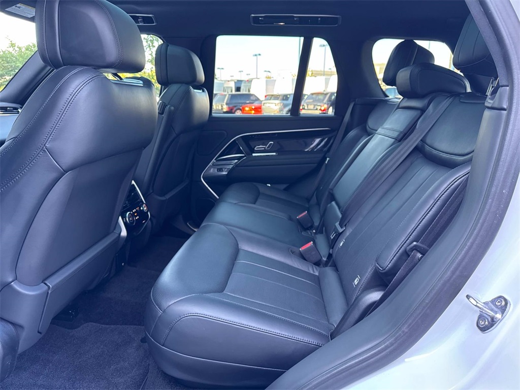 2023 Land Rover Range Rover SE photo 14