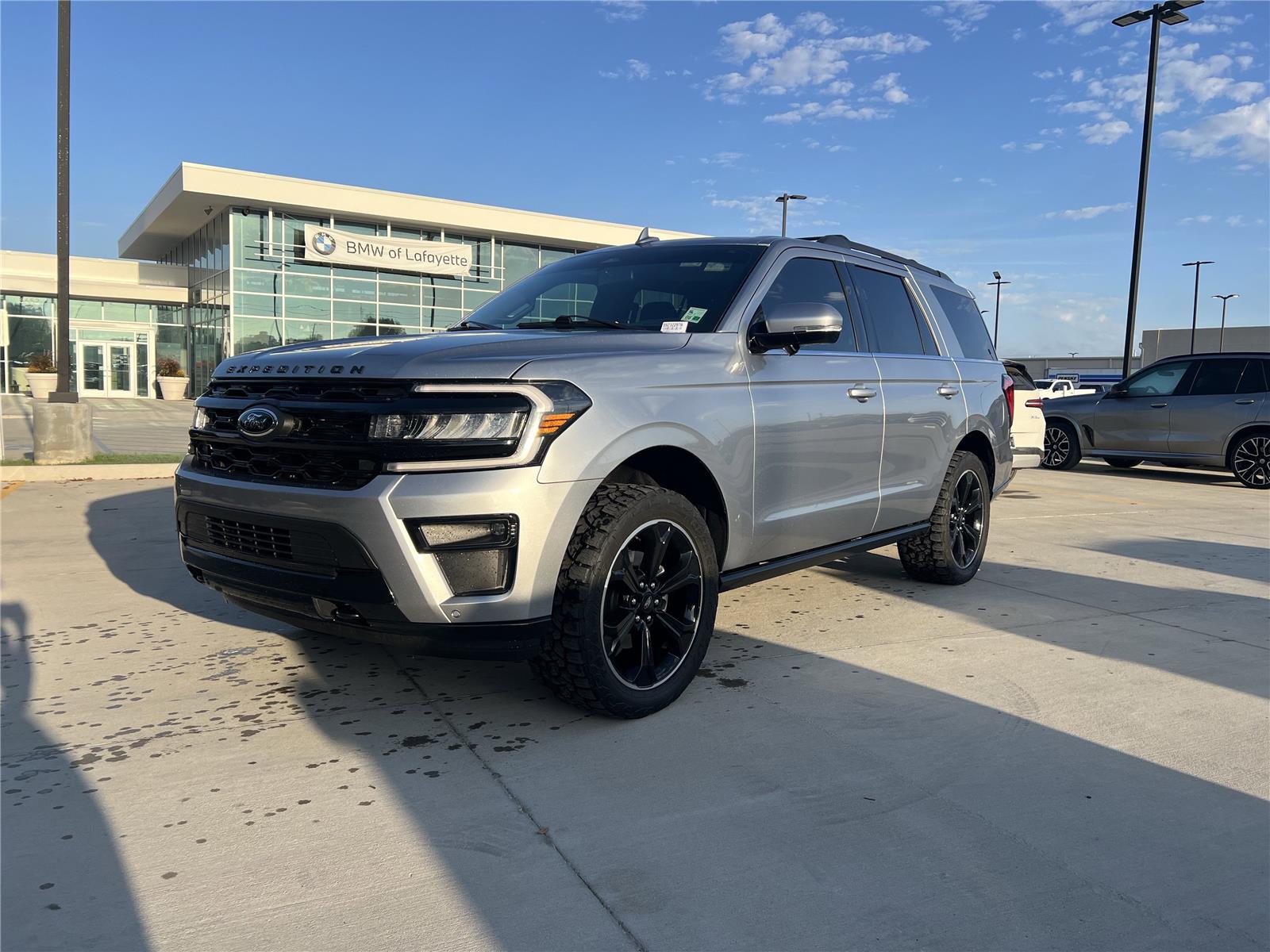 2023 Ford Expedition Limited's photo