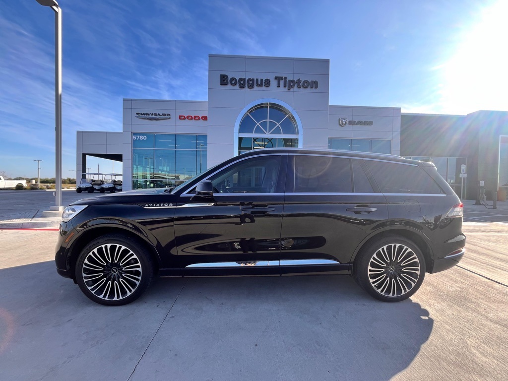 2023 Lincoln Aviator Black Label's photo