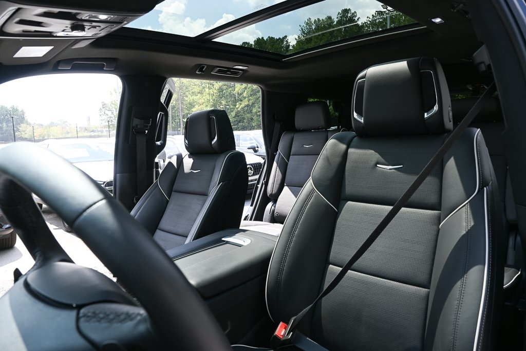 2023 Cadillac Escalade Premium Luxury photo 3