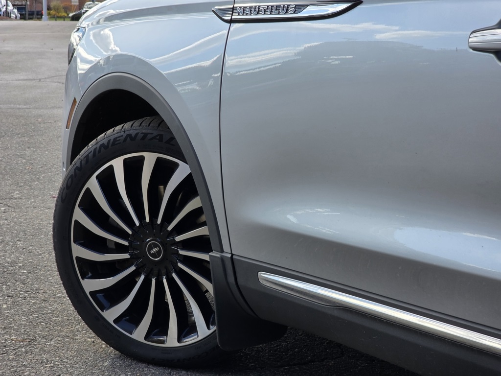 2022 Lincoln Nautilus Black Label photo 2