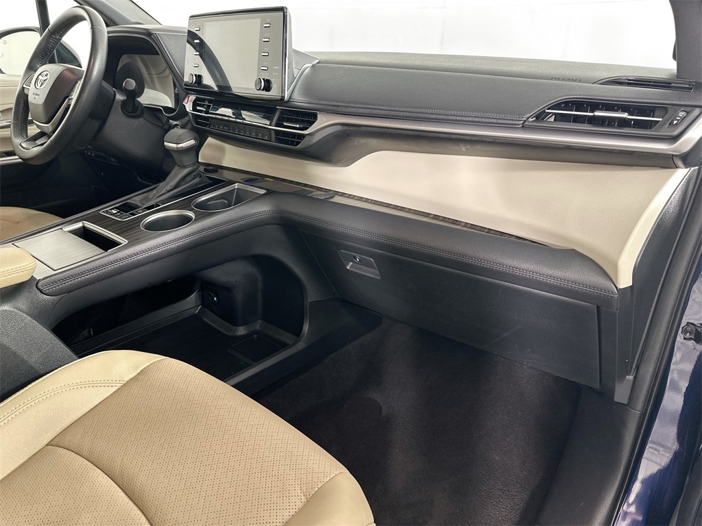 2024 Toyota Sienna Limited photo 28