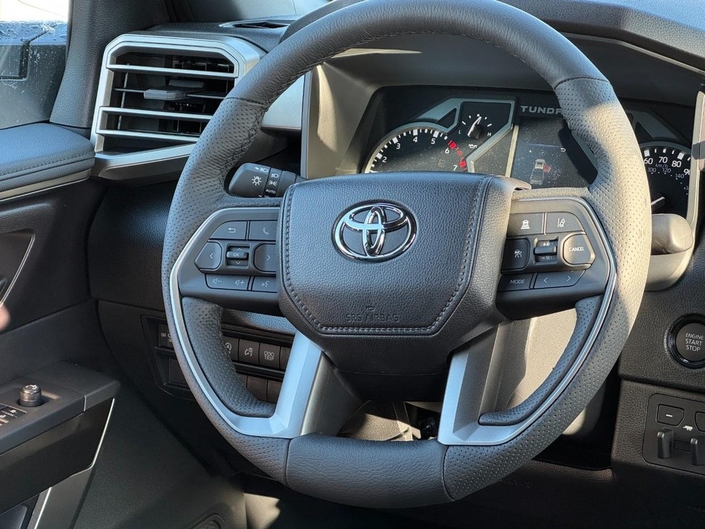 2025 Toyota Tundra SR5 CrewMax photo 4