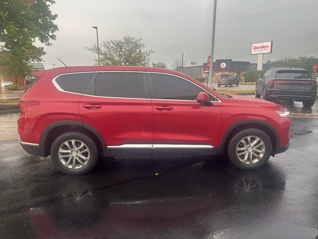 2020 Hyundai Santa Fe SE photo 4