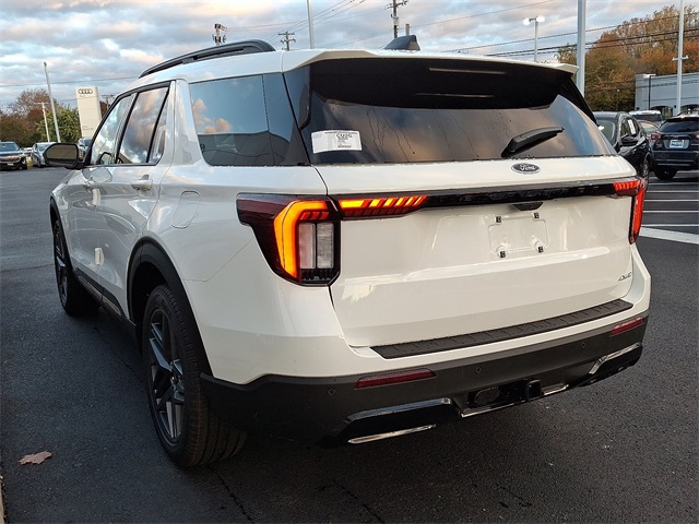 2026 Ford Explorer ST-Line photo 3