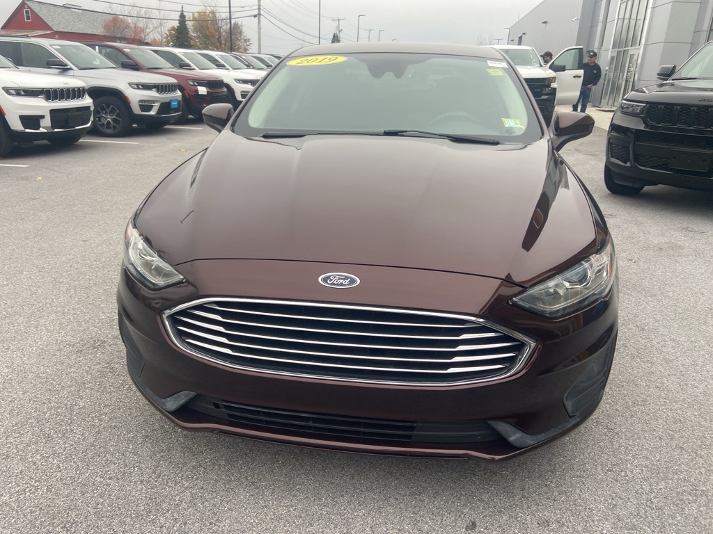 2019 Ford Fusion SE photo 2