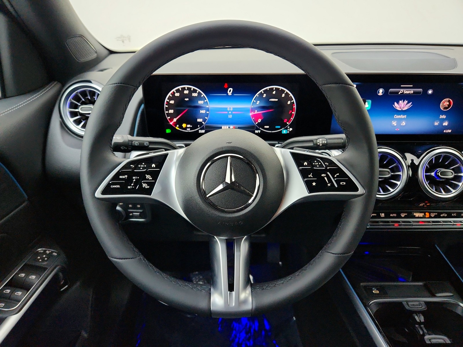 2025 Mercedes Benz GLB 250 photo 27