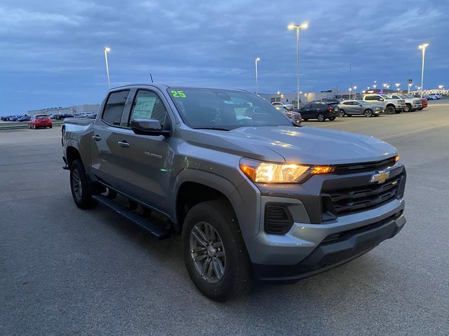 2025 Chevrolet Colorado Work Truck LT photo 4