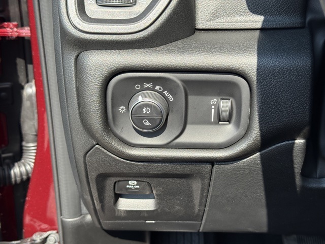 2025 Ram 1500 Tradesman photo 17