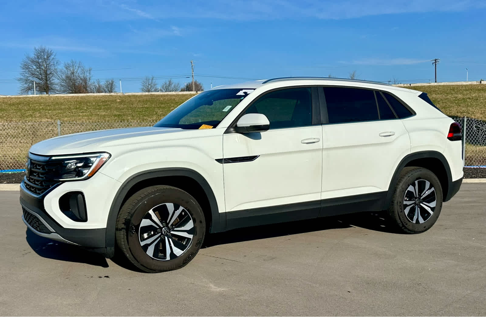 2025 Volkswagen Atlas Cross Sport SE's photo