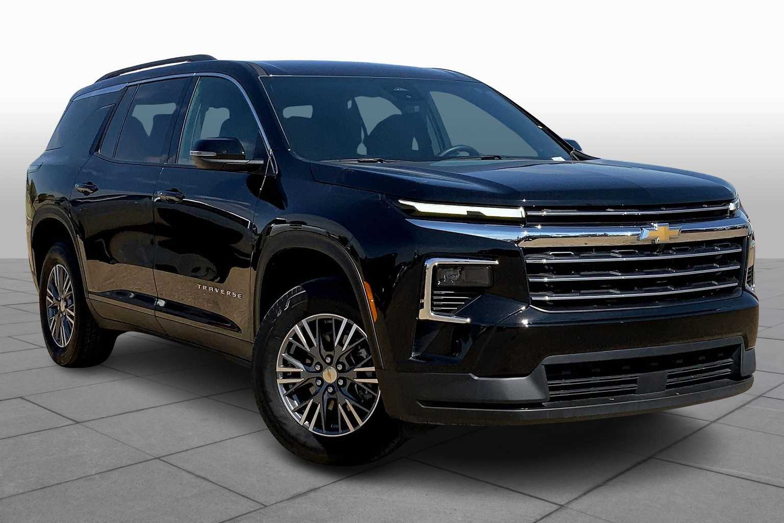 2025 Chevrolet Traverse photo 2