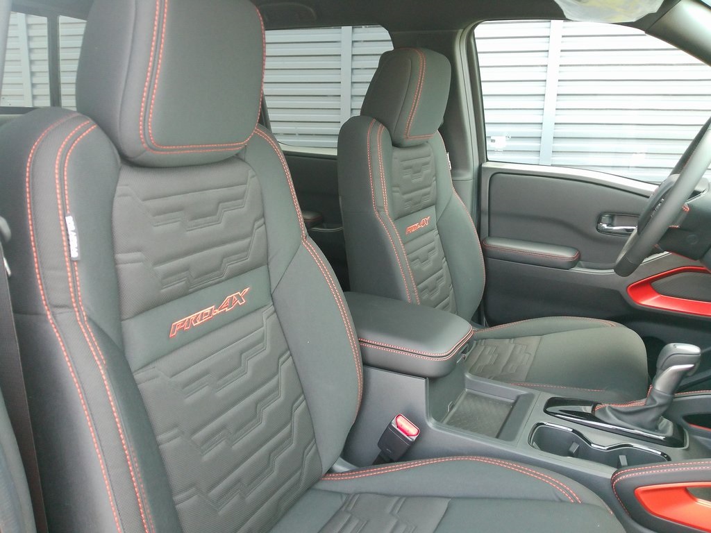 2025 Nissan Frontier Crew Cab PRO-4X photo 12
