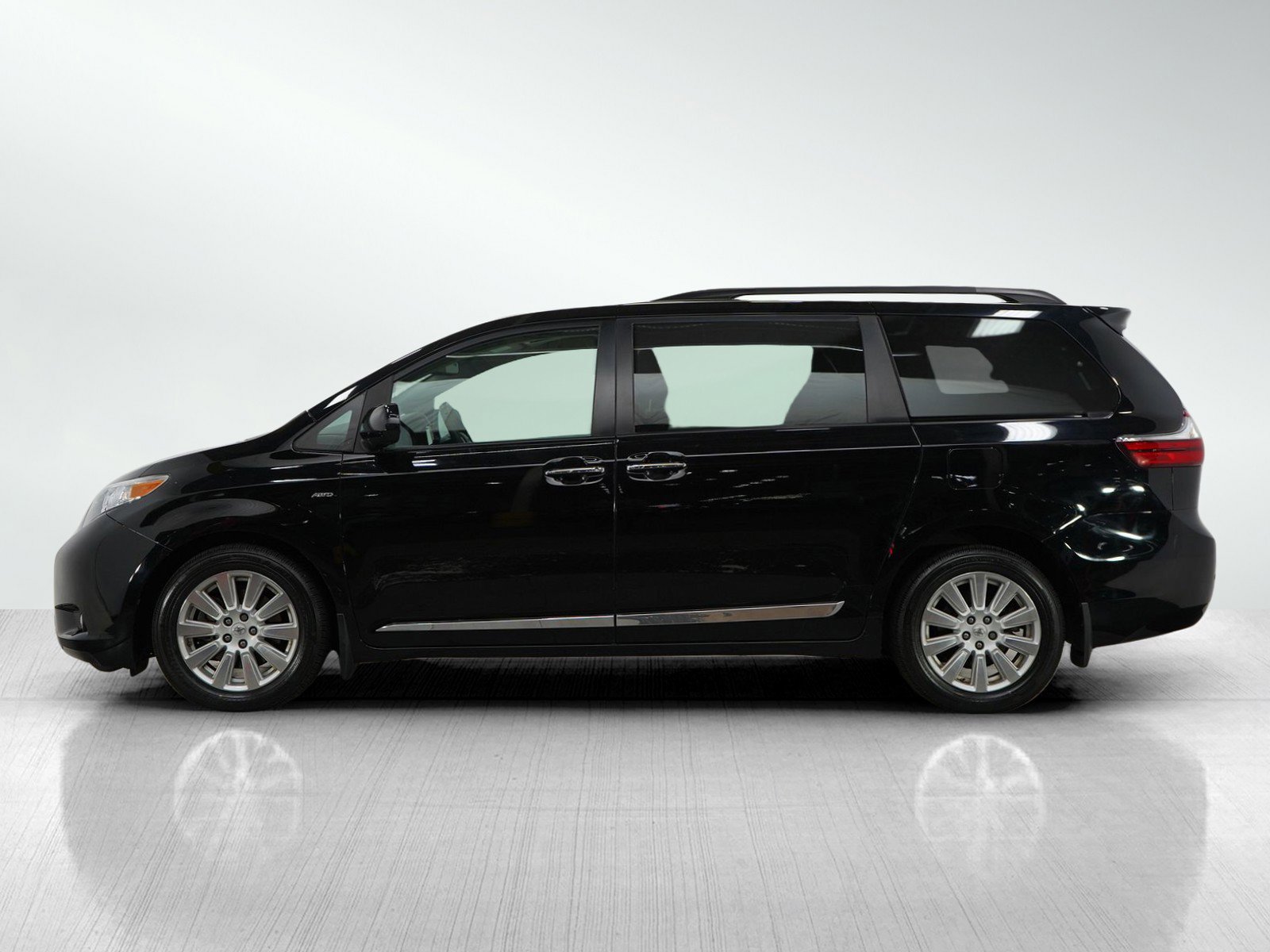Used 2017 Toyota Sienna XLE Premium with VIN 5TDDZ3DC3HS150318 for sale in Bloomington, Minnesota