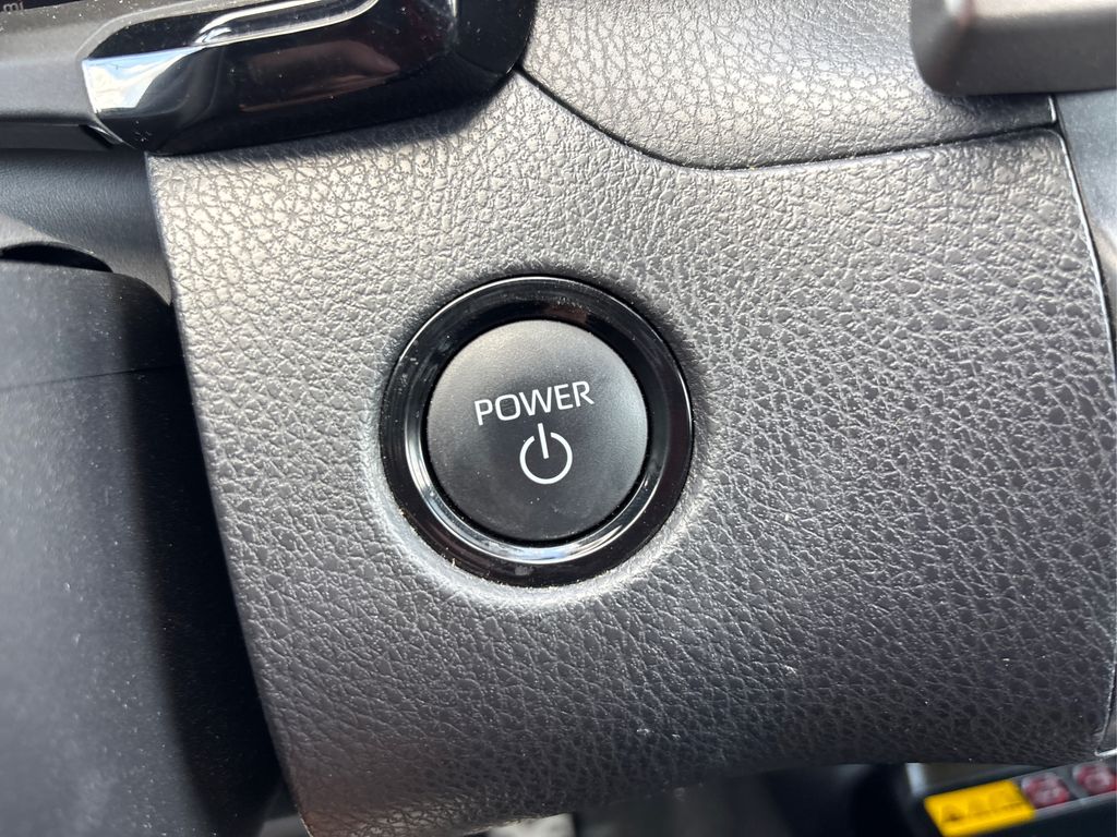 2025 Toyota Camry SE photo 24
