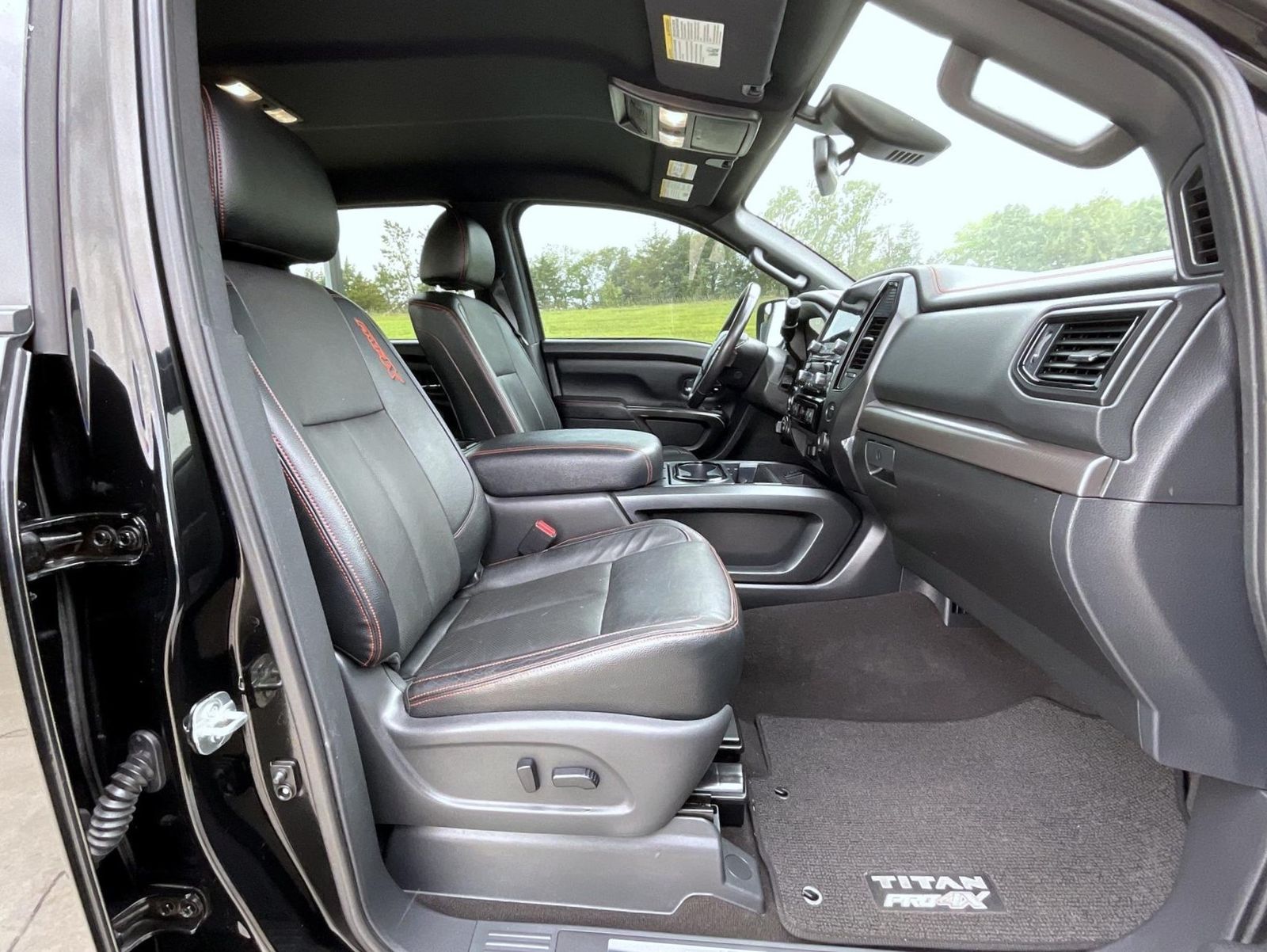 2020 Nissan Titan PRO-4X photo 16