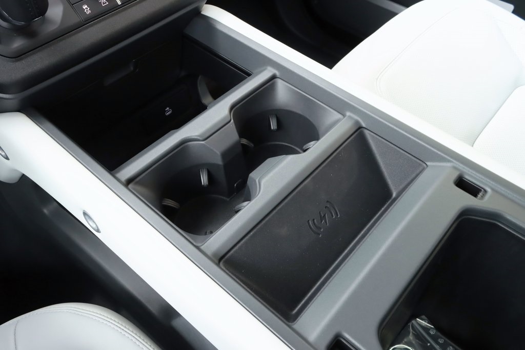 2025 Land Rover Defender 110 X-Dynamic SE photo 25