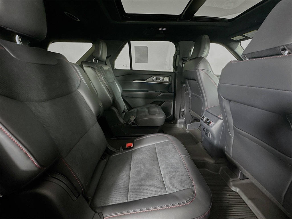 2025 Ford Explorer ST photo 27