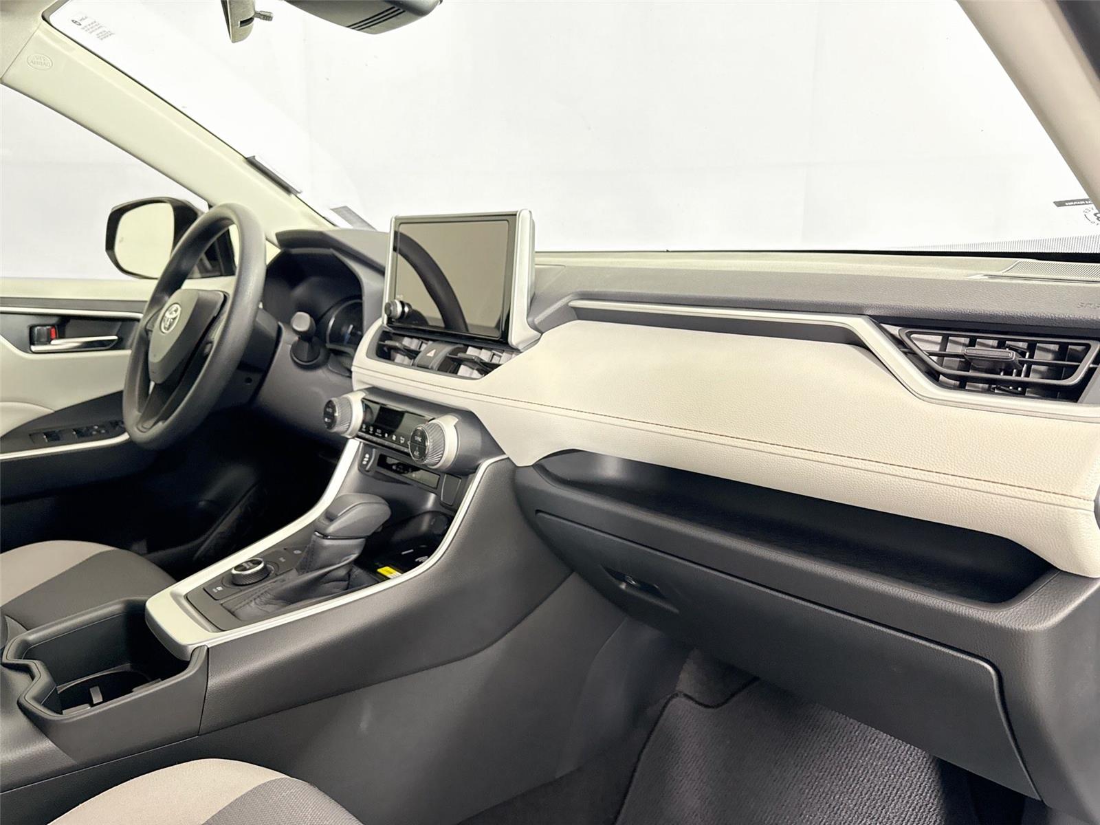 2025 Toyota RAV4 Hybrid XLE photo 41