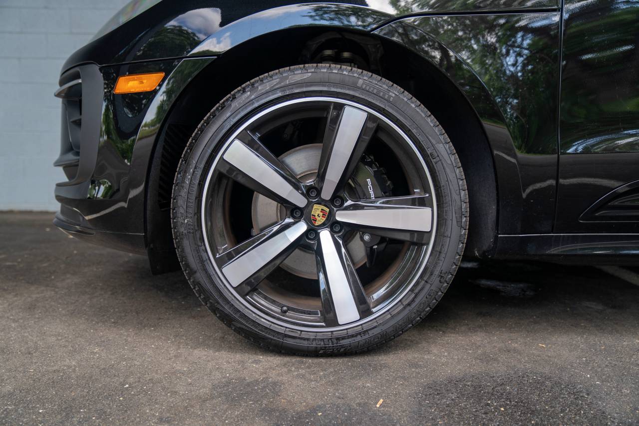 2025 Porsche Macan S photo 6