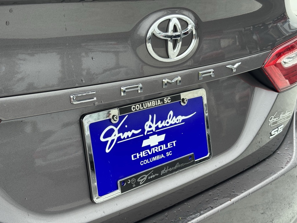 2020 Toyota Camry SE photo 13