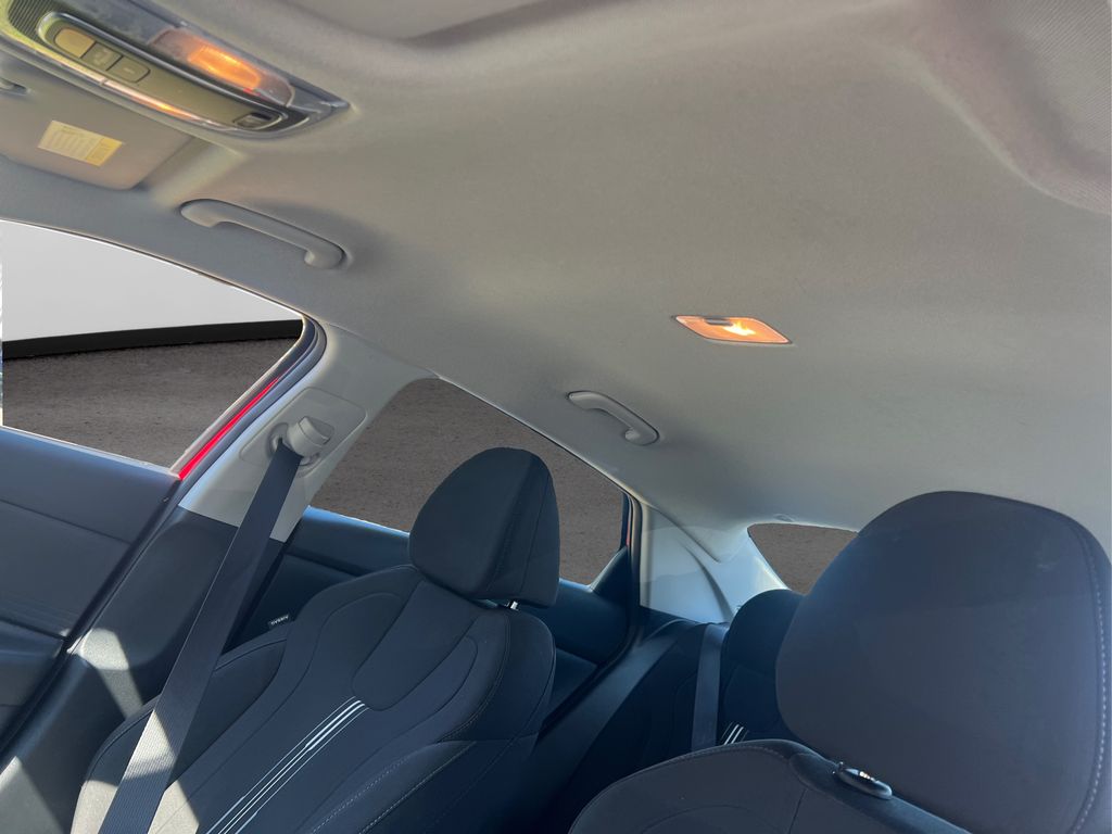 2023 Hyundai Elantra SEL photo 17