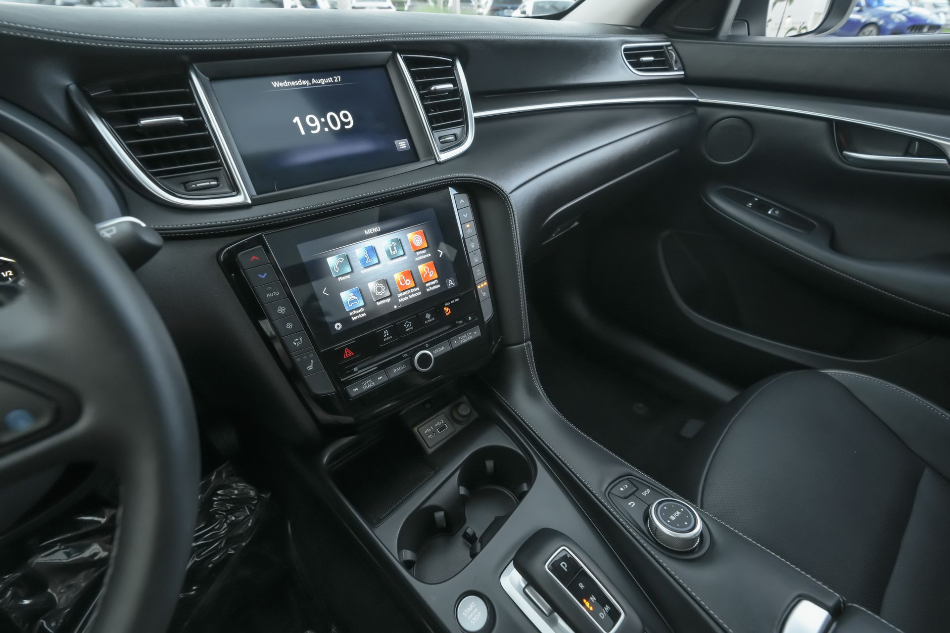 2025 Infiniti QX50 Luxe AWD photo 9