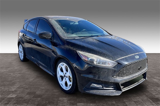 Used 2016 Ford Focus ST with VIN 1FADP3L92GL359602 for sale in Farmington, NM