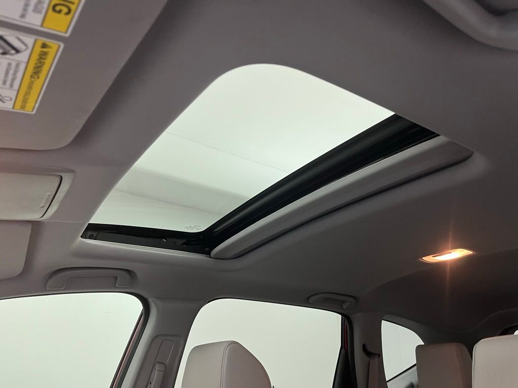 2022 Honda CR-V Hybrid Touring photo 10