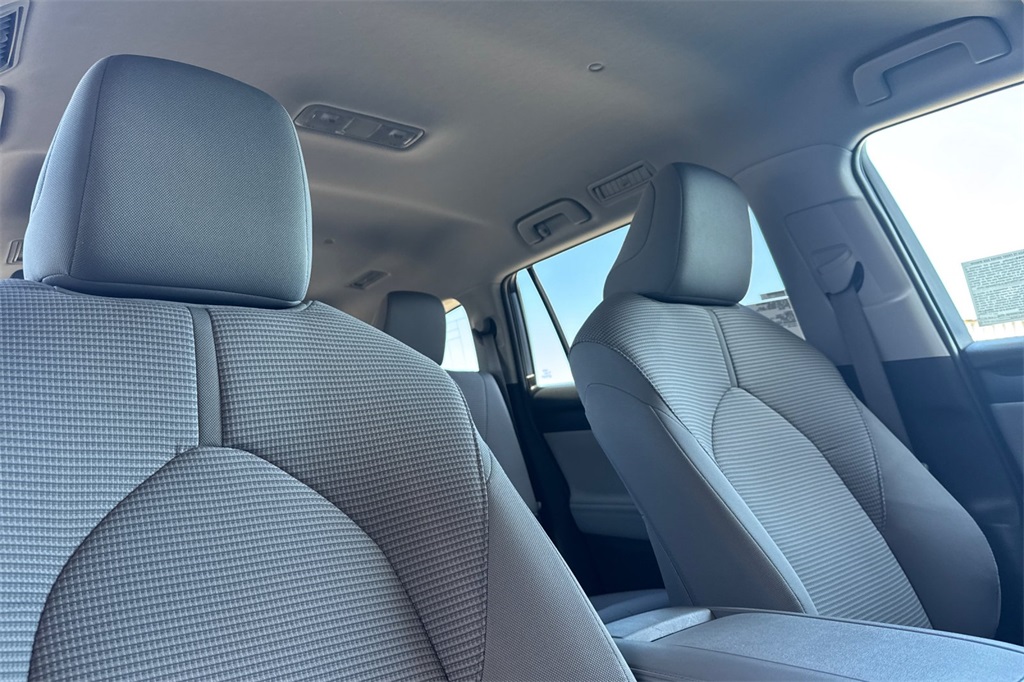 2024 Toyota Highlander LE photo 20