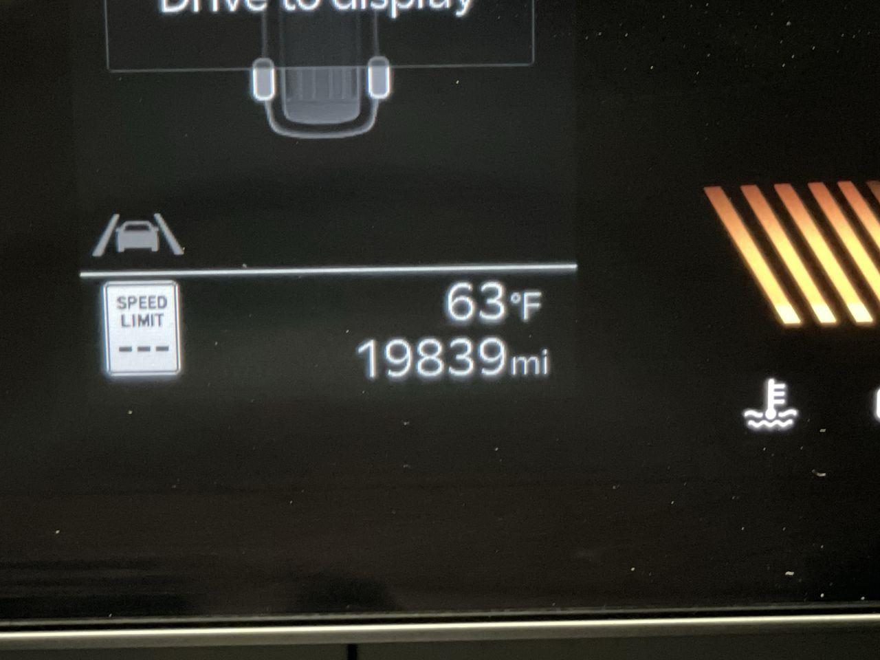 2025 Kia Carnival LXS photo 4