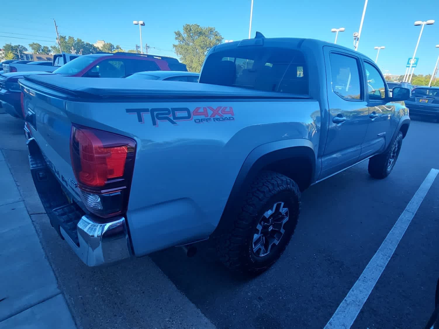 2019 Toyota Tacoma TRD photo 3
