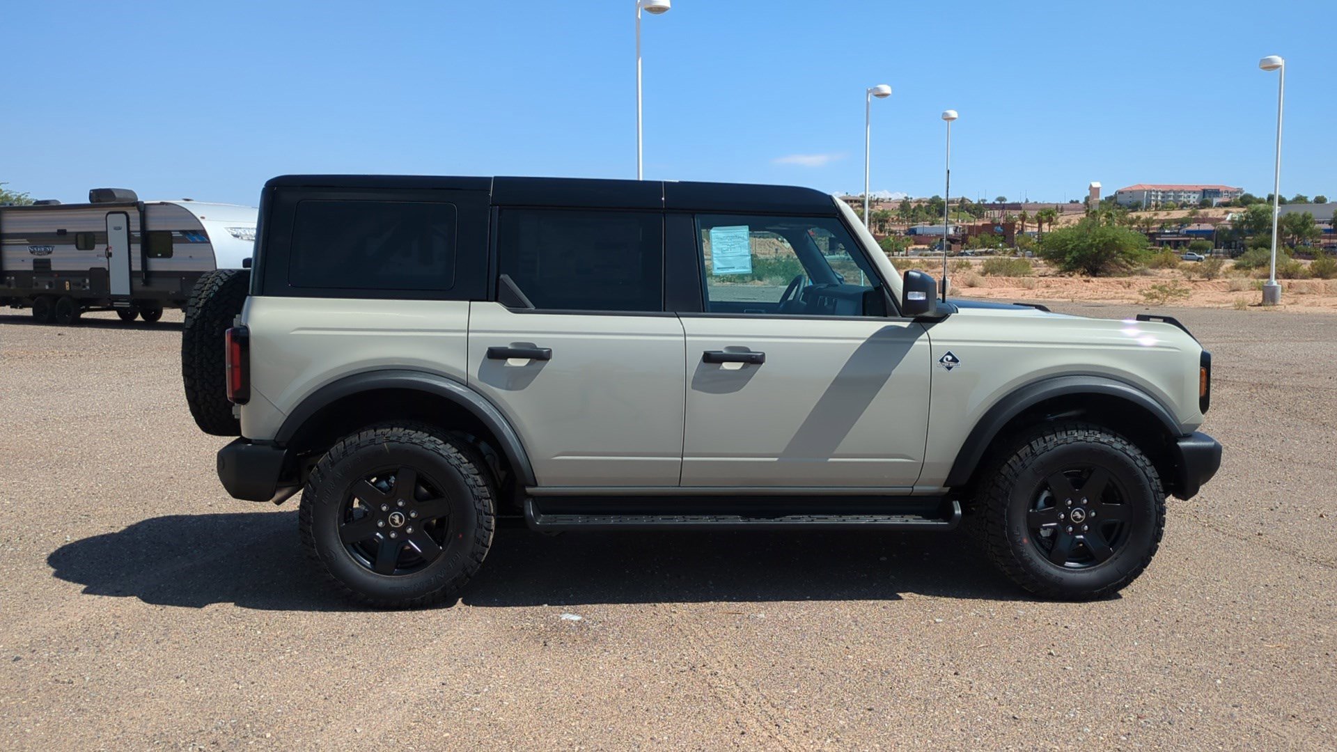 2025 Ford Bronco Outer Banks photo 3