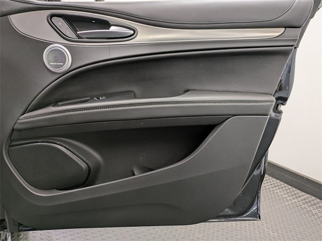 2024 Alfa Romeo Stelvio Ti photo 25