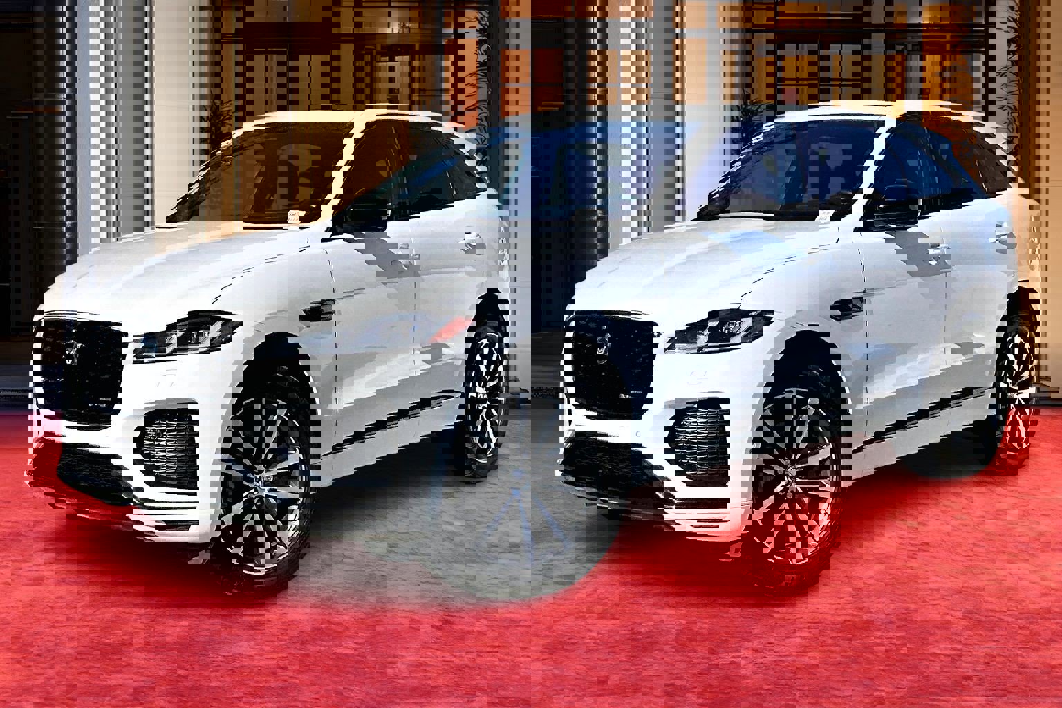2025 Jaguar F-PACE R-Dynamic S's photo