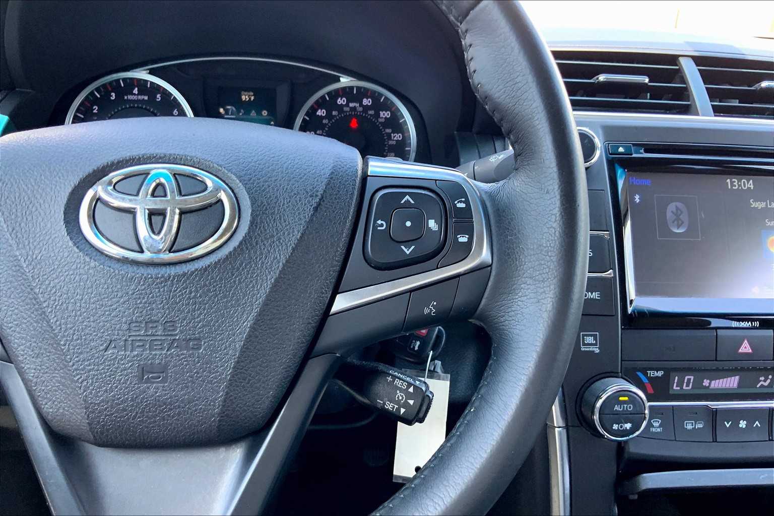 2017 Toyota Camry XSE photo 23