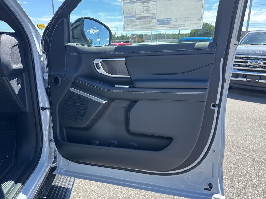 2025 Ford Expedition Platinum photo 23
