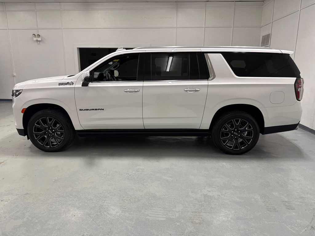 2024 Chevrolet Suburban High Country photo 2
