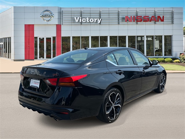 2023 Nissan Altima 2.5 SR photo 2