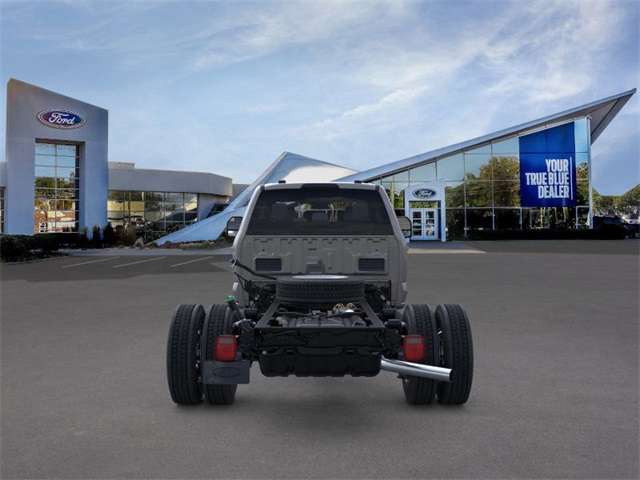 2025 Ford F-550 Lariat photo 4