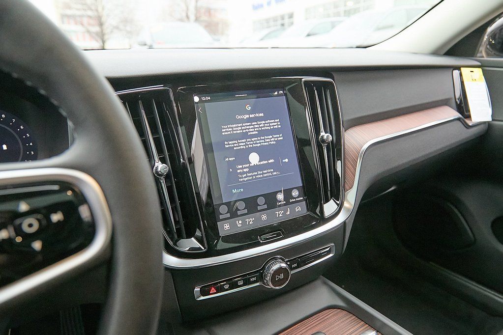 2026 VOLVO V60CC - Image 13