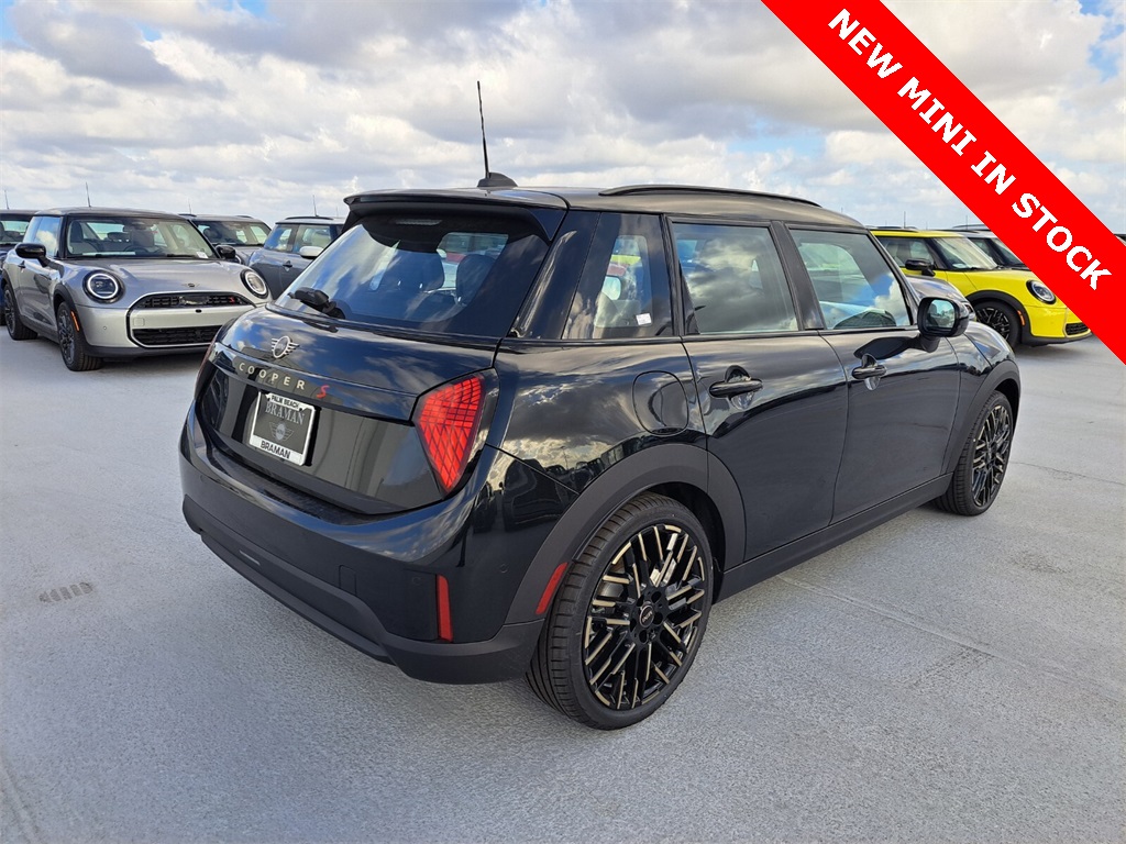 2025 Mini Cooper 4 Door Hardtop Signature photo 3