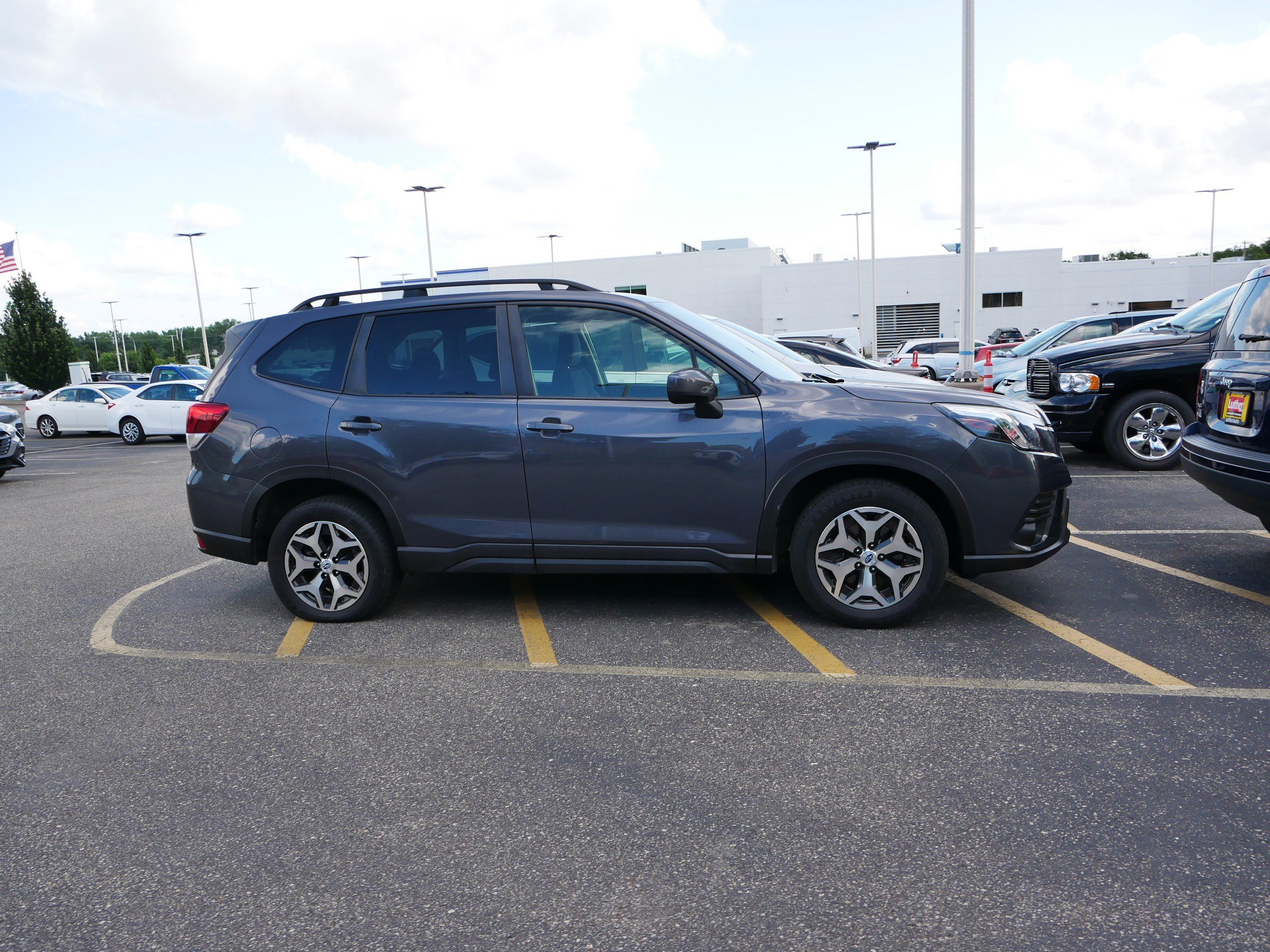 Used 2022 Subaru Forester Premium with VIN JF2SKADC9NH433405 for sale in Vadnais Heights, Minnesota