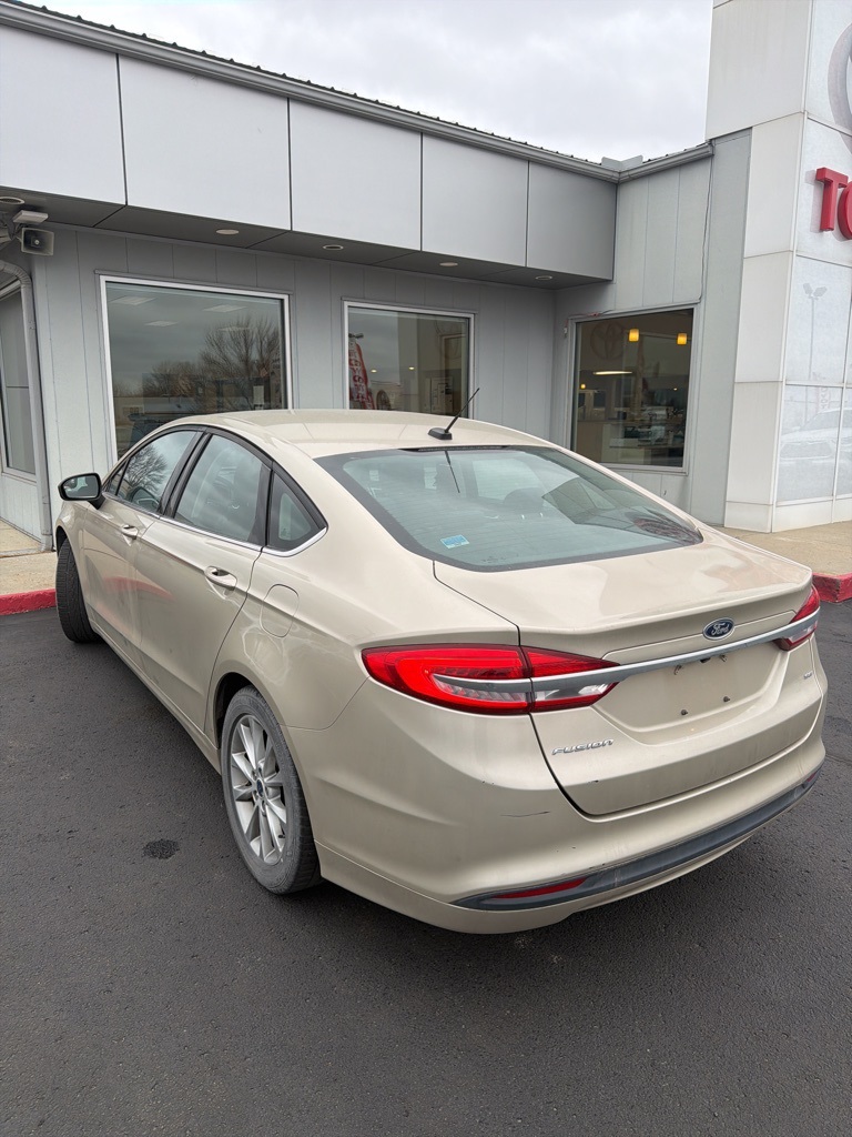 2017 Ford Fusion SE photo 2