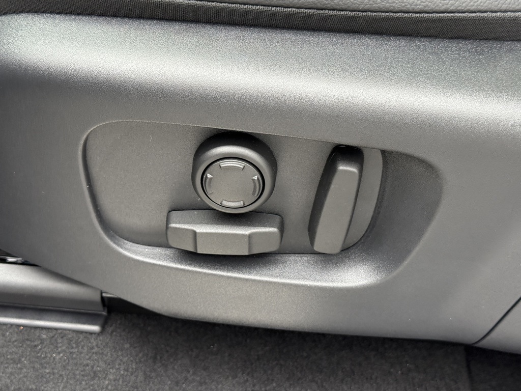 2025 Land Rover Discovery Sport SE photo 11