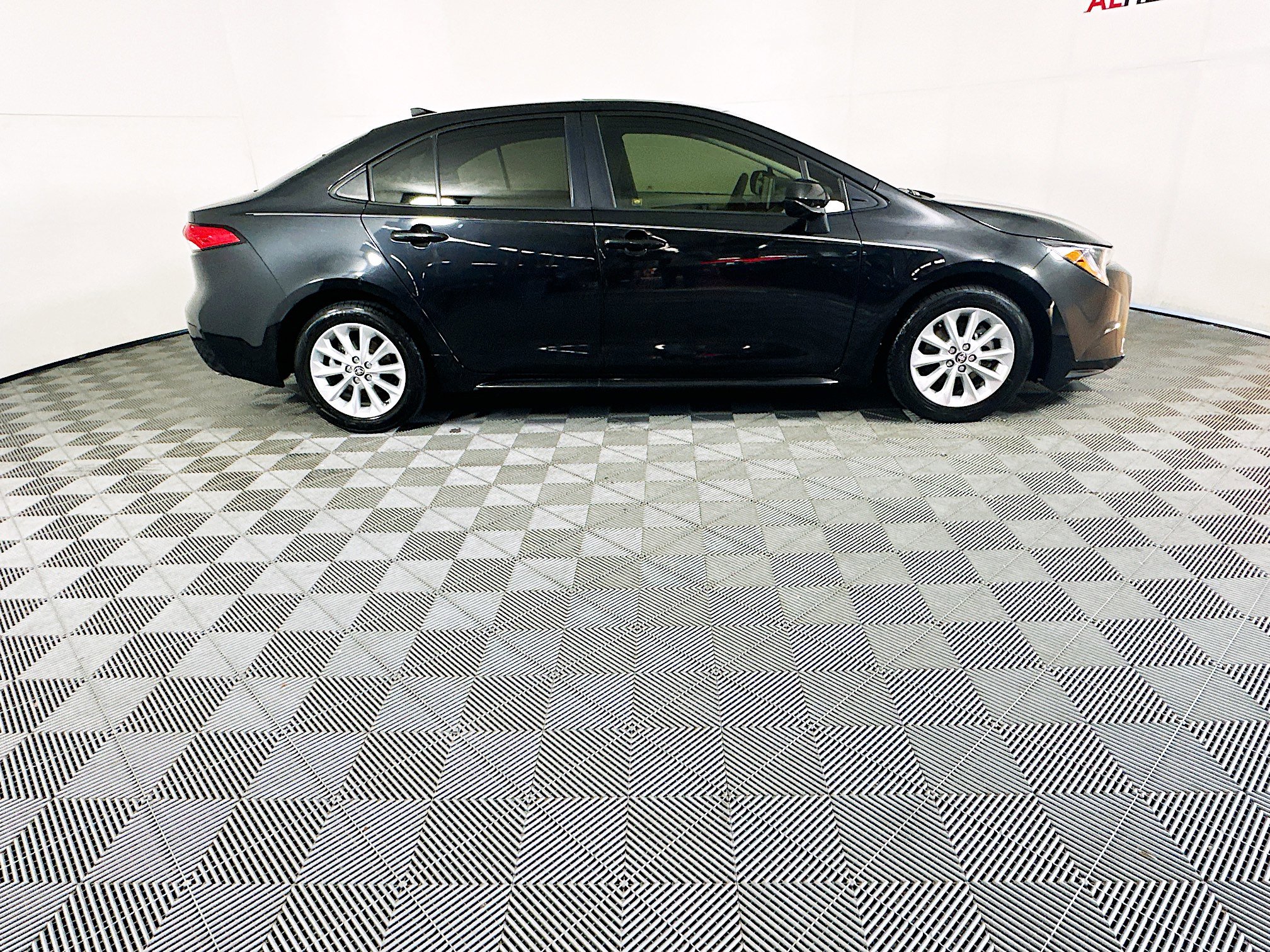 Used 2020 Toyota Corolla LE with VIN JTDHPRAE7LJ065889 for sale in Coconut Creek, FL