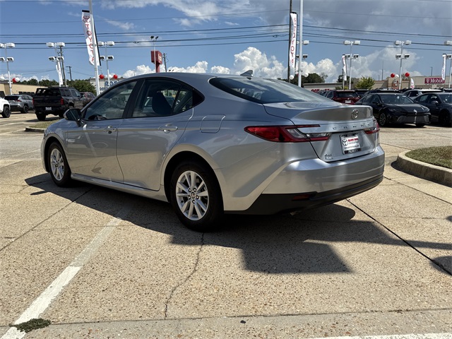 2025 Toyota Camry LE photo 5