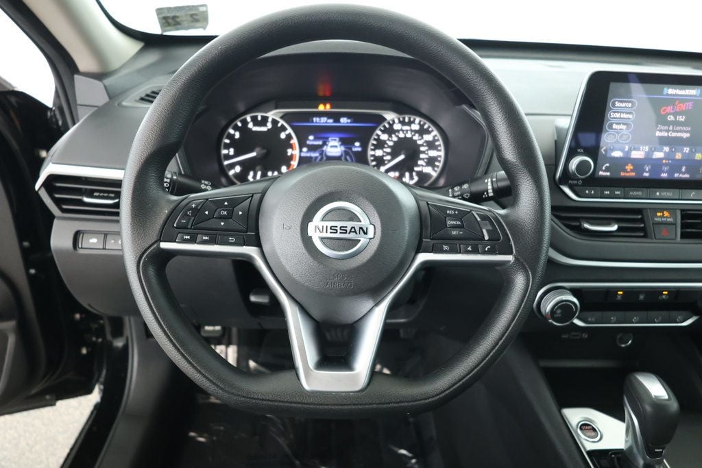 2022 Nissan Altima SV photo 11