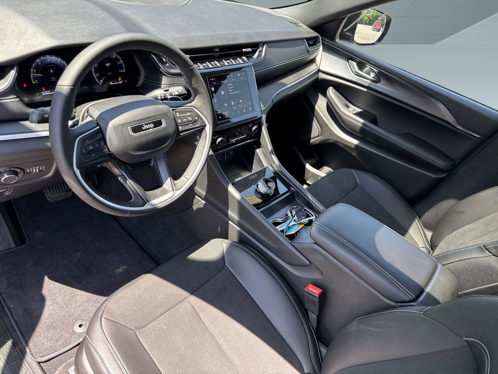 2025 Jeep Grand Cherokee Altitude X photo 2